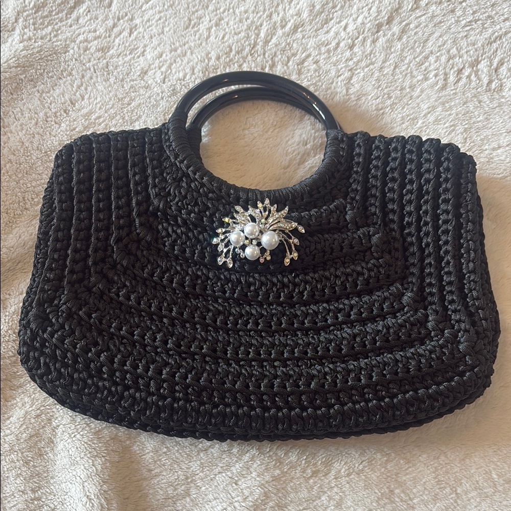 Elegant Black Handbag with Decorative Brooch